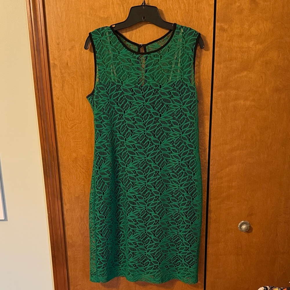 Chic Green Lace Midi Dress